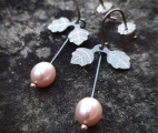 Linnea-earrings-leaf-freshwaterpearl-pink-titanium