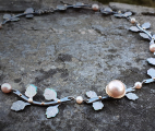 Linnea-necklace-leaf-titanium-freshwaterpearl-pink4